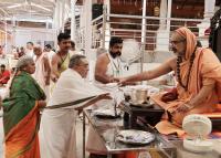 Teertha Vitarana; Picture Courtesy Shri Ganesh Rao