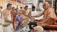 Teertha Vitarana; Picture Courtesy Shri Jaikishan Kandlur