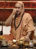 Shri Devi Pujana by HH Swamiji; Picture Courtesy Shri Jaikishan Kandlur