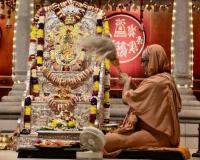 Shri Shiva Pujana by HH Swamiji; Picture Courtesy Shri Jaikishan Kandlur