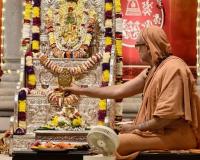 Shri Shiva Pujana by HH Swamiji; Picture Courtesy Shri Jaikishan Kandlur
