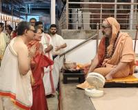 Teertha Vitarana; Picture Courtesy Shri Jaikishan Kandlur