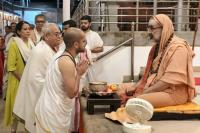 Teertha Vitarana; Picture Courtesy Shri Jaikishan Kandlur