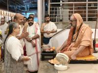 Teertha Vitarana; Picture Courtesy Shri Jaikishan Kandlur