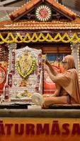 Shri Shiva Pujana by HH Swamiji; Picture courtesy Shri Jaikishan Kandlur