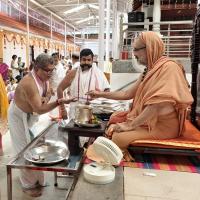 Teertha Vitarana; Picture Courtesy Shri Jaikishan Kandlur