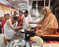 Teertha Vitarana; Picture Courtesy Shri Jaikishan Kandlur