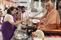 Teertha Vitarana; Picture Courtesy Shri Jaikishan Kandlur