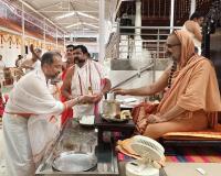 Teertha Vitarana; Picture Courtesy Shri Jaikishan Kandlur