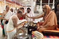 Teertha Vitarana; Picture Courtesy Shri Jaikishan Kandlur