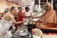 Teertha Vitarana; Picture Courtesy Shri Jaikishan Kandlur