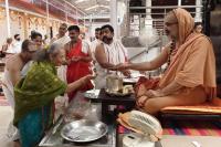 Teertha Vitarana; Picture Courtesy Shri Jaikishan Kandlur