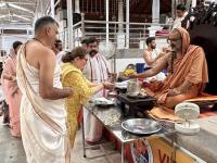 Teertha Vitarana; Picture Courtesy Shri Jaikishan Kandlur