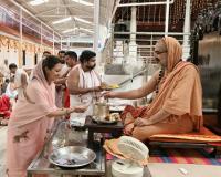 Teertha Vitarana; Picture Courtesy Shri Jaikishan Kandlur