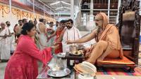 Teertha Vitarana; Picture Courtesy Shri Jaikishan Kandlur