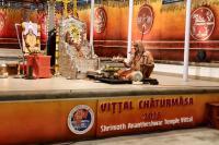 Shri Shiva Pujana by HH Swamiji; Picture Courtesy Shri Jaikishan Kandlur