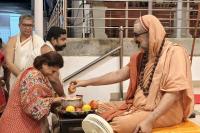 Teertha Vitarana; Picture Courtesy Shri Jaikishan Kandlur