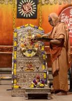 Shri Shiva Pujana by HH Swamiji; Picture Courtesy Shri Jaikishan Kandlur