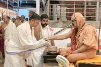 Teertha Vitarana; Picture Courtesy Shri Jaikishan Kandlur