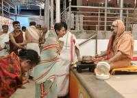 Teertha Vitarana; Picture Courtesy Shri Jaikishan Kandlur