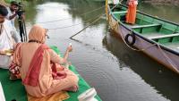 Ganga Pujana by HH Swamiji