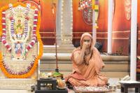 Mandala Puja & Shri Vedavyasa Puja by HH Swamiji; Picture courtesy Shri Abhinav Kalla