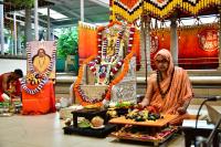 Mandala Puja & Shri Vedavyasa Puja by HH Swamiji; Picture courtesy Shri Sadashiv Bana
