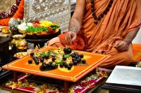 Mandala Puja & Shri Vedavyasa Puja by HH Swamiji; Picture courtesy Shri Sadashiv Bana