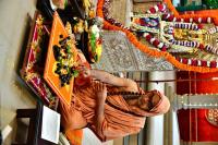 Mandala Puja & Shri Vedavyasa Puja by HH Swamiji; Picture courtesy Shri Sadashiv Bana