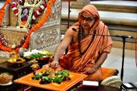 Mandala Puja & Shri Vedavyasa Puja by HH Swamiji; Picture courtesy Shri Sadashiv Bana