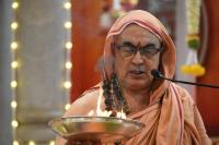 Mandala Puja & Shri Vedavyasa Puja by HH Swamiji; Picture courtesy Shri Abhinav Kalla