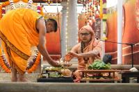 Mandala Puja & Shri Vedavyasa Puja by HH Swamiji; Picture courtesy Shri Abhinav Kalla