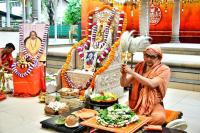 Mandala Puja & Shri Vedavyasa Puja by HH Swamiji; Picture courtesy Shri Sadashiv Bana