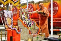 Mandala Puja & Shri Vedavyasa Puja by HH Swamiji; Picture courtesy Shri Sadashiv Bana