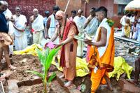 Vriksharopana by HH Swamiji; Picture courtesy Shri Sadashiv Bana