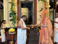 documents/gallery/H.H._Swamiji's_visit_to_Guru_Math,_Mallapur_(24_Jan_2023)/01.jpg
