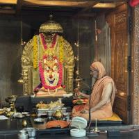 Shri Devi Pujana by HH Swamiji; Picture Courtesy Shri Jnanesh Hattangadi Bhat