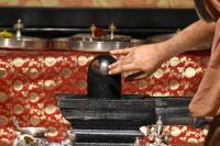Jalabhisheka by HH Swamiji; Picture Courtesy Shri Abhinav Kalla