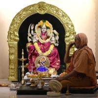 Shri Devi Pujana by HH Swamiji; Picture Courtesy Shri Abhinav Kalla