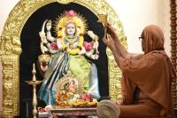 Shri Devi Pujana by HH Swamiji; Picture Courtesy Kum. Bhooma Bohra