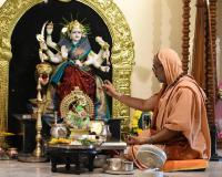 Jalabhisheka by HH Swamiji; Picture Courtesy Shri Abhinav Kalla
