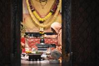 Jalabhisheka by HH Swamiji; Picture Courtesy Shri Abhinav Kalla