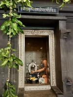 Vishesha Pujana at HH Shrimat Krishnashram Swamiji Sannidhi (18 Aug 2025)