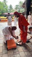 H.H. Shrimat Vamanashram Swamiji being received by Narayan Mallapur mam and Ulman Gurubhat mam with Poorna Kumbha